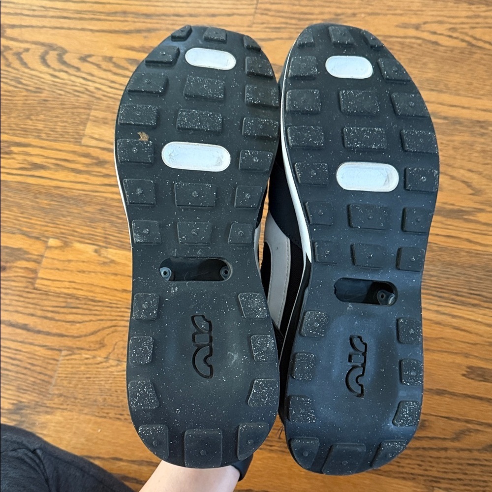 Nike Black and White Men's Athletic Running Shoes - Picture 6 of 6